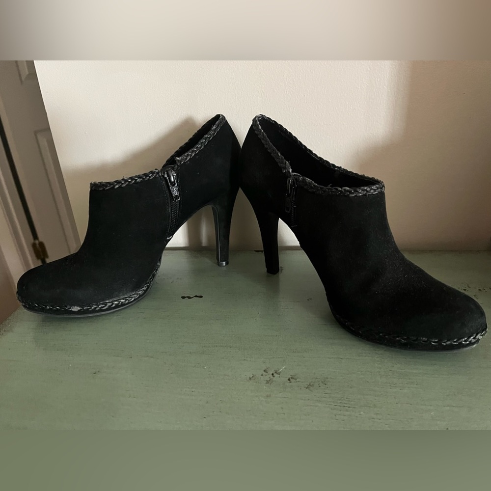 Antonio Melani Black Suede Booties. 7.5